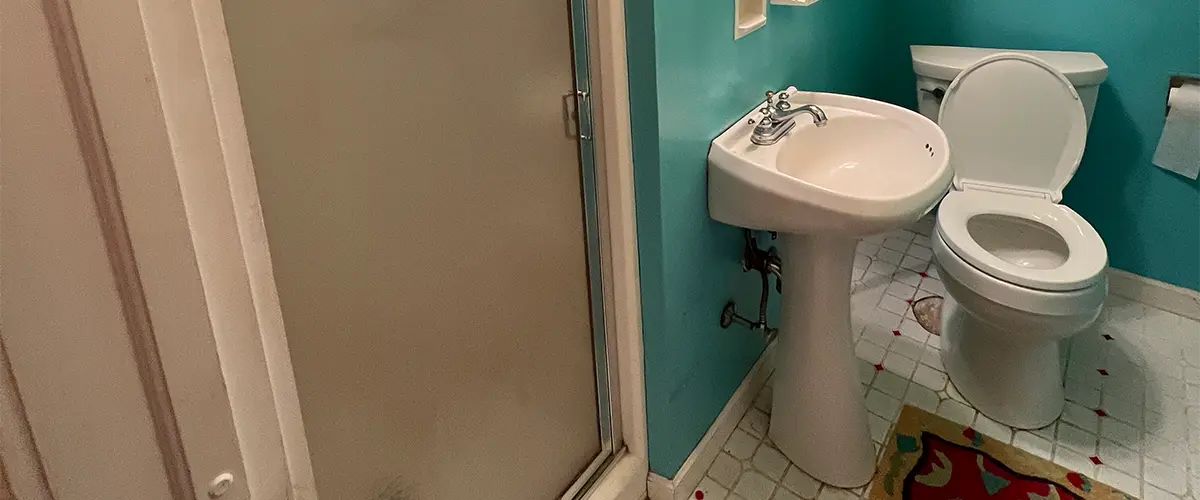 A dated bathroom with green walls